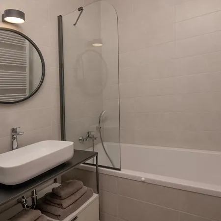 Apartment Family & Friends - Floor - Free Parking *