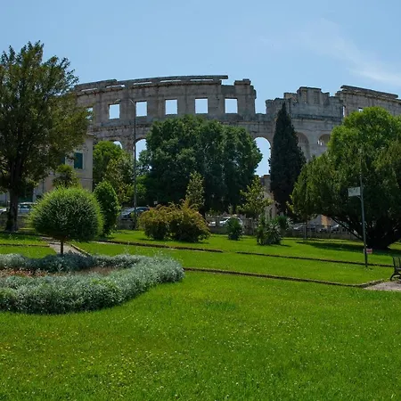 Appartamento Family & Friends - Floor - Free Parking *