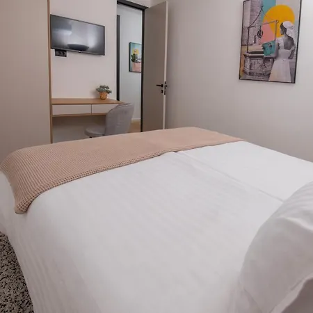 Family & Friends - Floor - Free Parking Apartment *