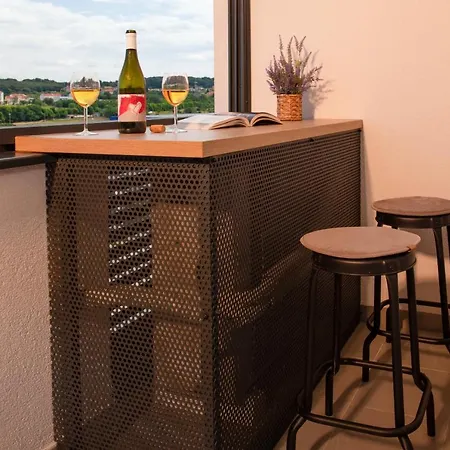 Family & Friends - Floor - Free Parking * Pula