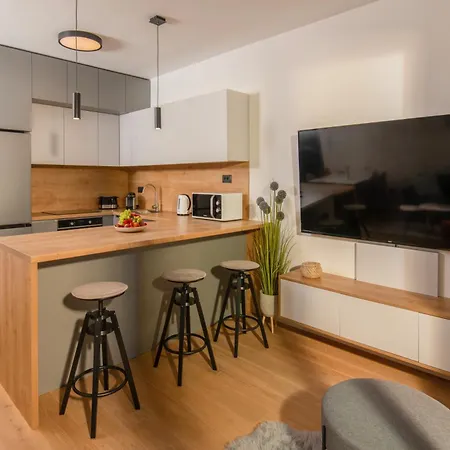 Family & Friends - Floor - Free Parking Apartment Pula