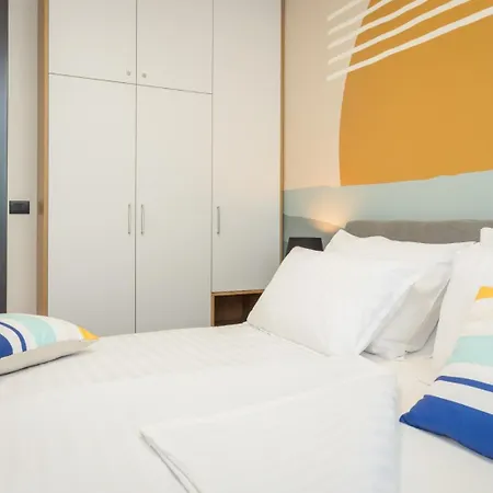 Family & Friends - Floor - Free Parking Pula